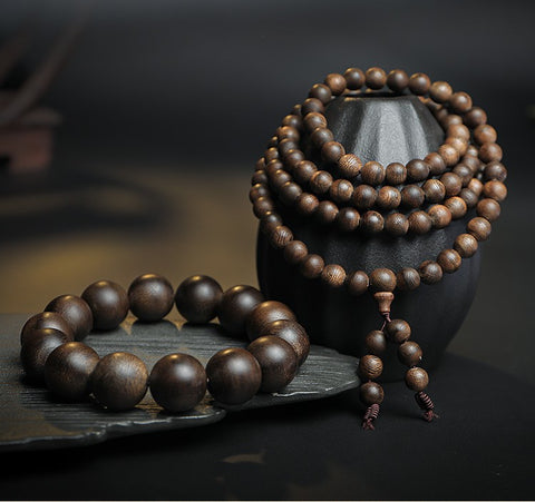 Bracelet de perles de Bouddha en bois d'agar indonésien Darakan submergé 108 perles de chapelet 8 mm bracelet en bois d'agar en matériau ancien m3331276 