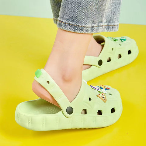 Chaussures d'été à trous pour femmes portant à l'extérieur avec une sensation de marcher sur les excréments, des semelles épaisses, des chaussures antidérapantes et résistantes aux odeurs m5010562 