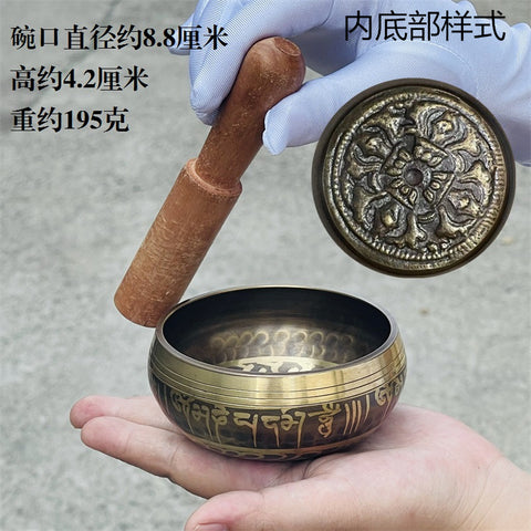 Bol de méditation en cuivre fait main au Népal avec pilon vajra et son de Bouddha m3331263 