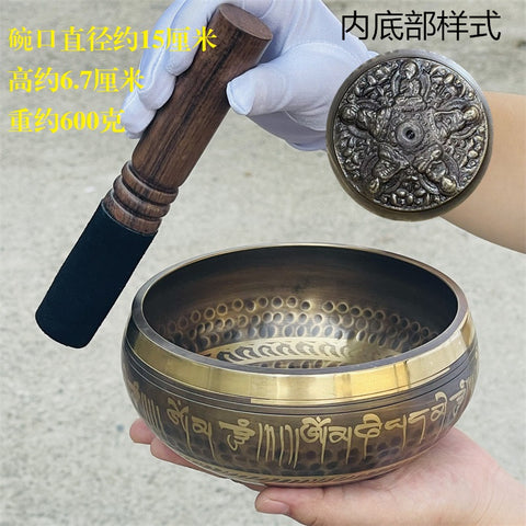 Bol de méditation en cuivre fait main au Népal avec pilon vajra et son de Bouddha m3331263 