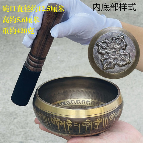 Bol de méditation en cuivre fait main au Népal avec pilon vajra et son de Bouddha m3331263 