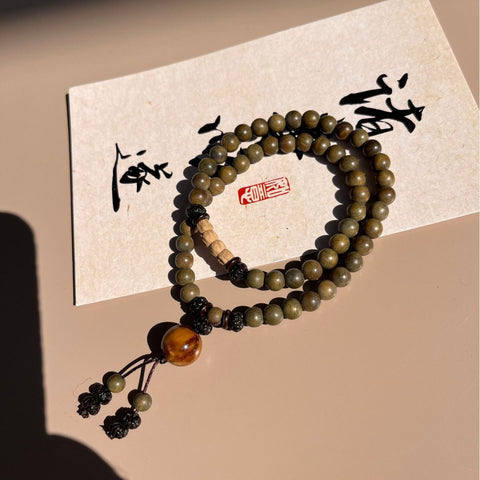 Bracelet de perles de Bouddha à double cercle en bois de santal vert, bracelet en bois de santal vert, bracelet en graines de passion m3331262. 