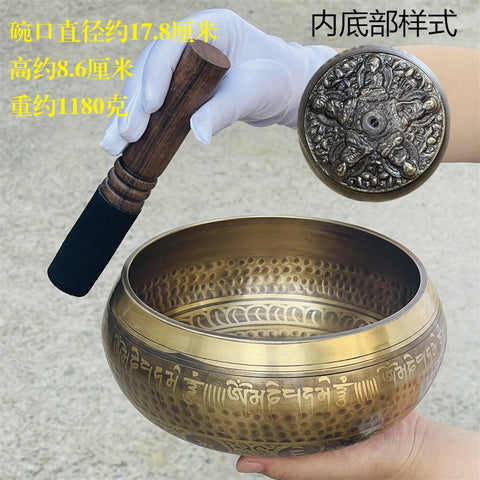 Bol de méditation en cuivre fait main au Népal avec pilon vajra et son de Bouddha m3331263 