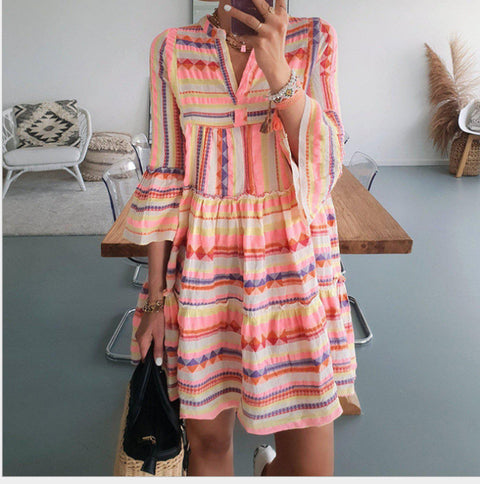 Bedrucktes Kleid, lockerer V-Ausschnitt, Chiffon, plissierter kurzer Rock, m300054 