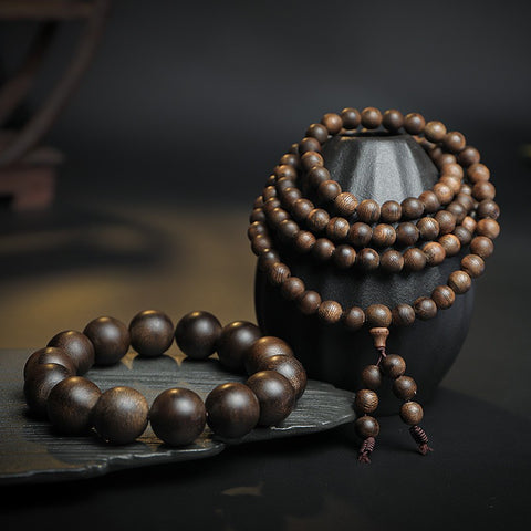 Bracelet de perles de Bouddha en bois d'agar indonésien Darakan submergé 108 perles de chapelet 8 mm bracelet en bois d'agar en matériau ancien m3331276 