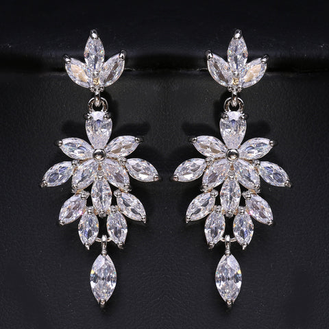 Boucles d'oreilles exquises et luxueuses en zircon micro-incrusté m3331124