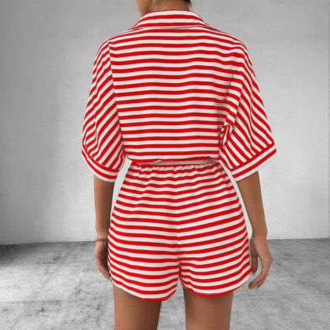 Gestreifter Revers-Cardigan mit Knopfleiste, mittellange Ärmel, Gürtel und Shorts, Onesie-Set für Damen, m301031 