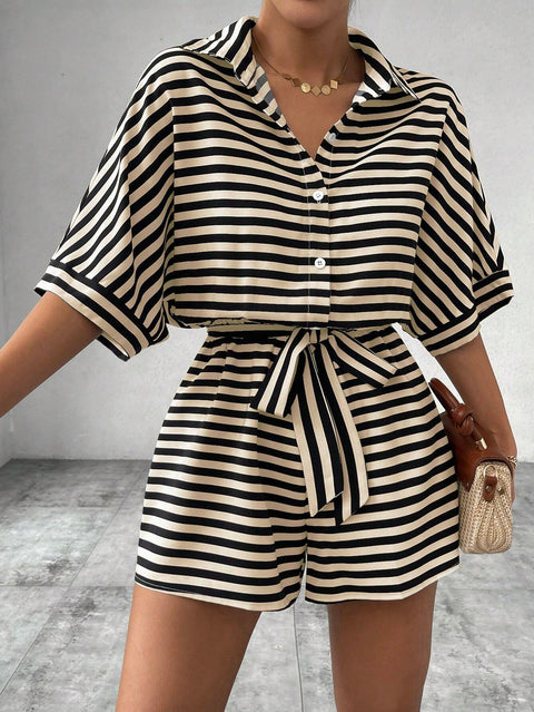 Gestreifter Revers-Cardigan mit Knopfleiste, mittellange Ärmel, Gürtel und Shorts, Onesie-Set für Damen, m301031 