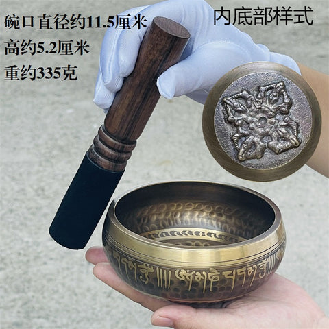 Bol de méditation en cuivre fait main au Népal avec pilon vajra et son de Bouddha m3331263 