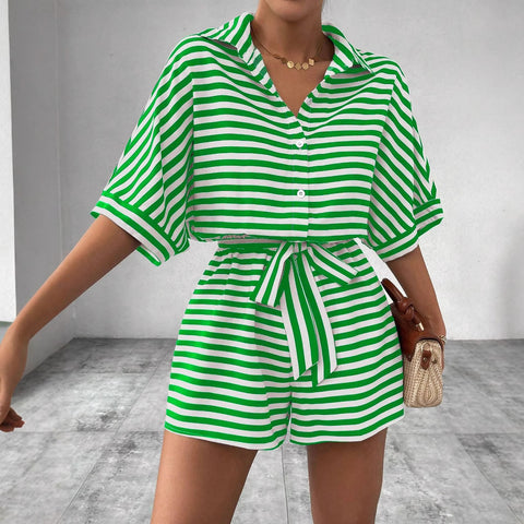 Gestreifter Revers-Cardigan mit Knopfleiste, mittellange Ärmel, Gürtel und Shorts, Onesie-Set für Damen, m301031 